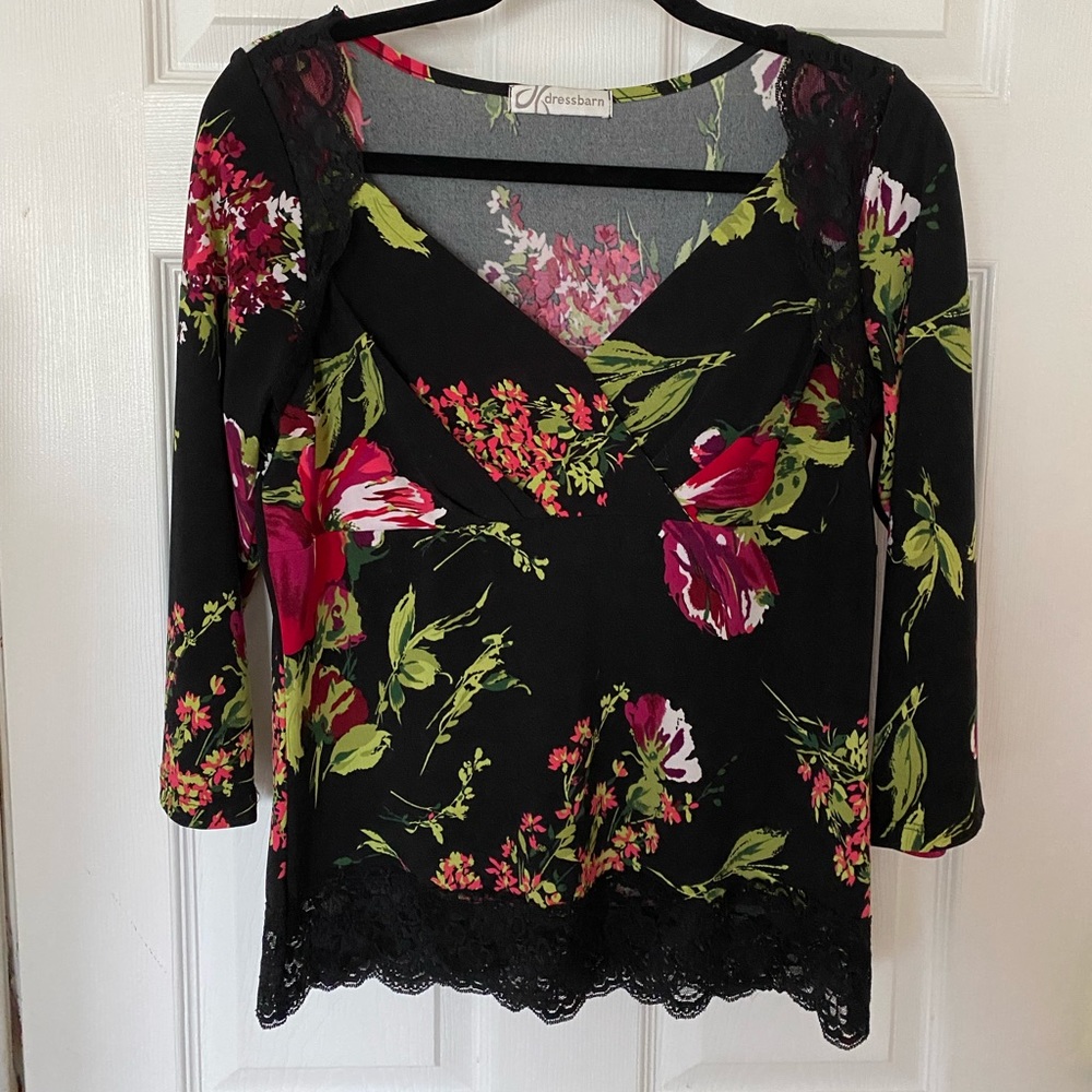 SALE🖤 Flower Blouse with pretty colors.